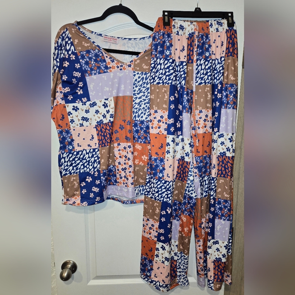 Like New Womens Floral Pajamas Set Size-Large